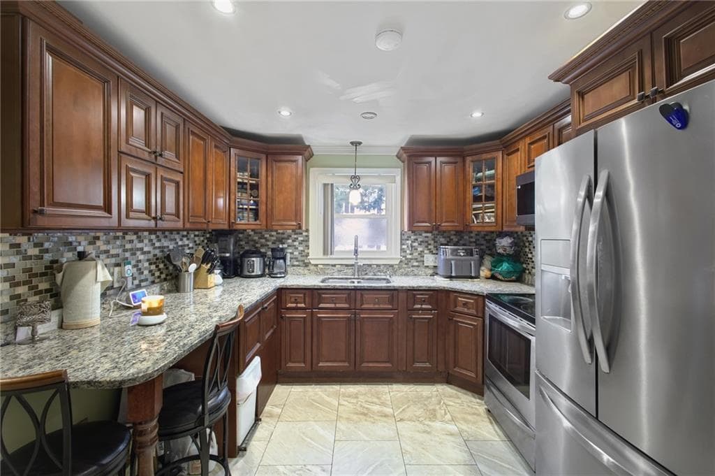 402 Webster Avenue photo 8