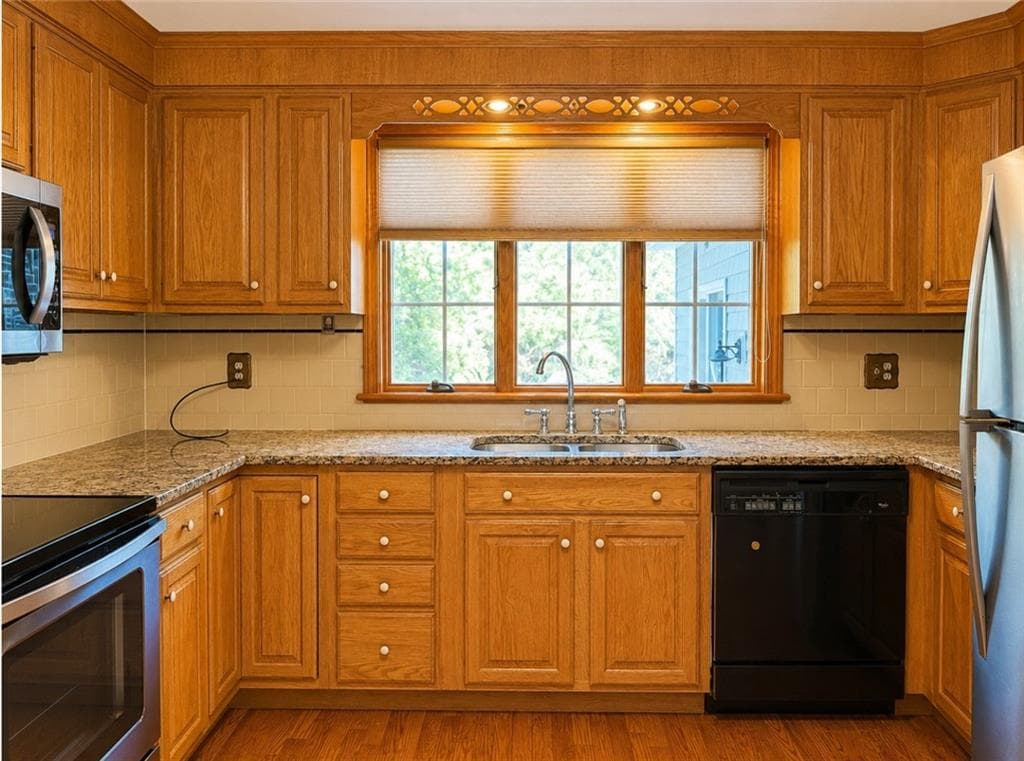 Single Family Residence at 415 George Waterman Road, Providence, photo 7 of 30
