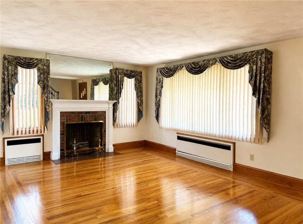 Single Family Residence at 415 George Waterman Road, Providence, photo 10 of 30