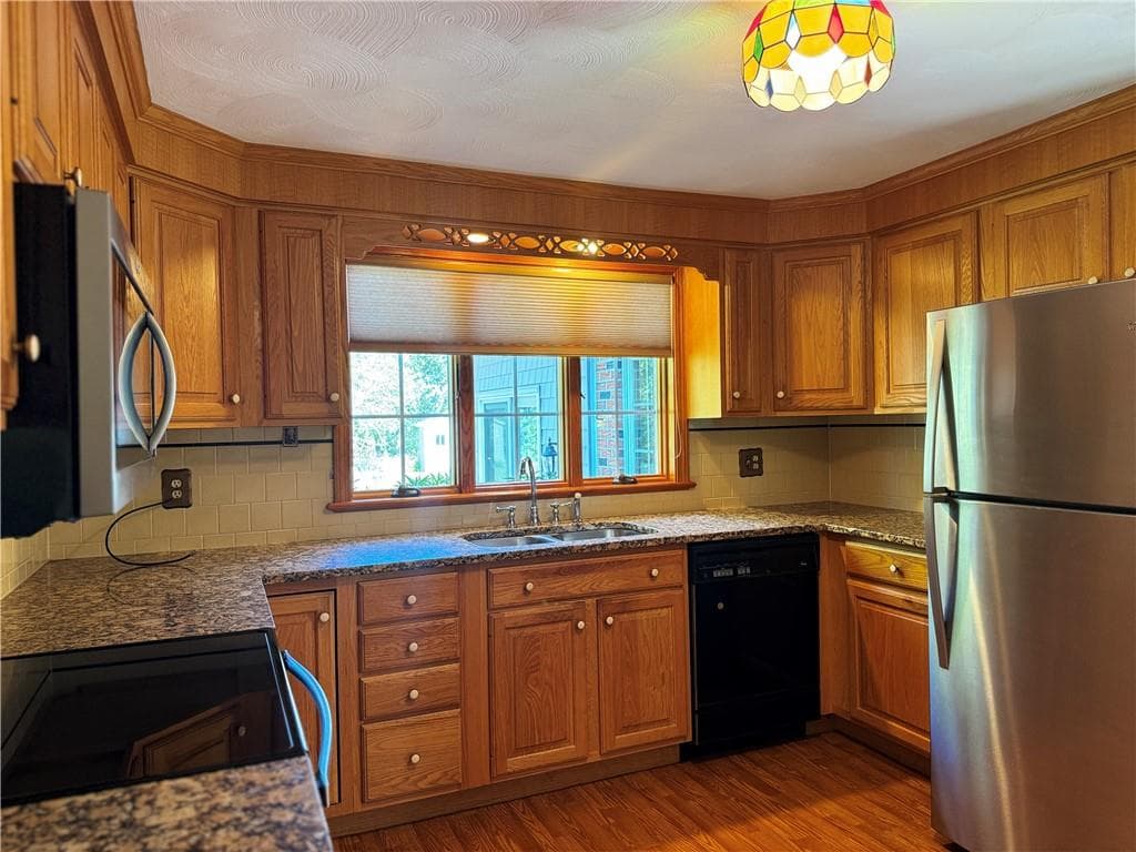 Single Family Residence at 415 George Waterman Road, Providence, photo 8 of 30