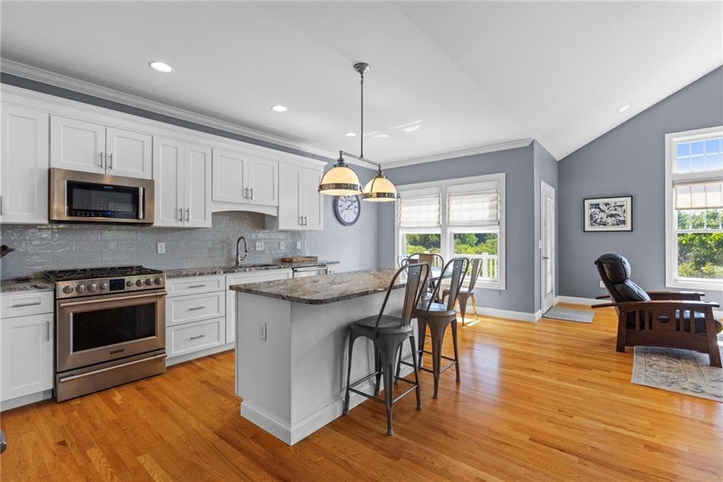 Condominium at 182 Rebels Way, Portsmouth, photo 10 of 49