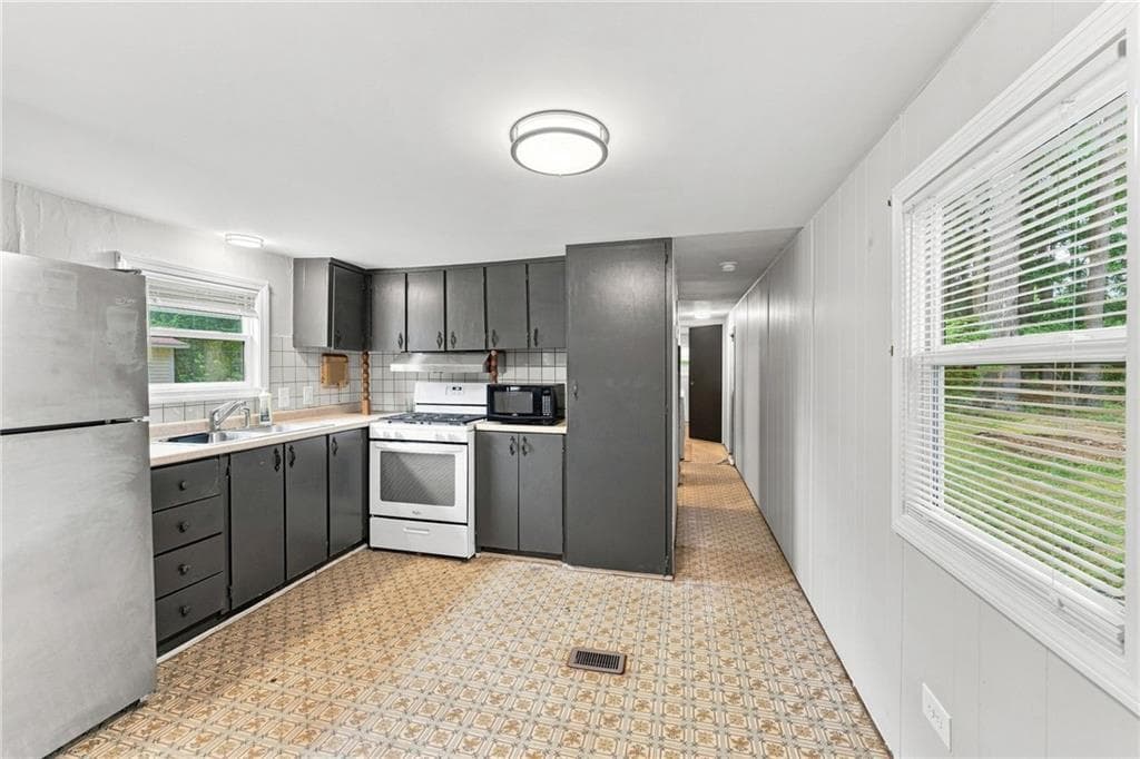 Single Family Residence at 77 Hillside Drive, Burrillville, photo 16 of 40