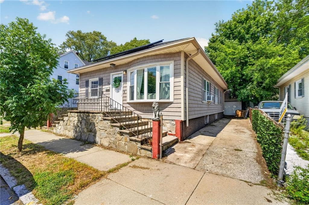 63 Georgia Avenue photo 2