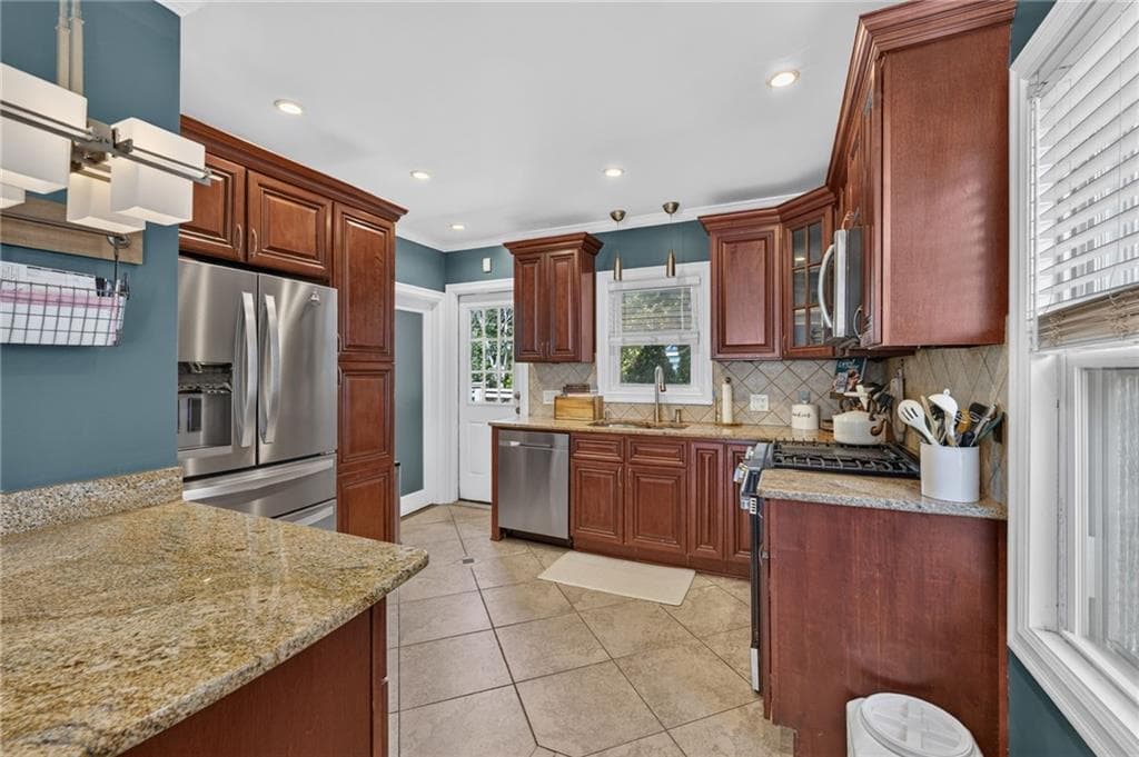 63 Georgia Avenue photo 13