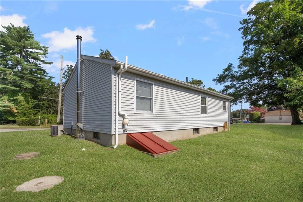 Single Family Residence at 28 Elmer Avenue, Warwick, photo 15 of 19