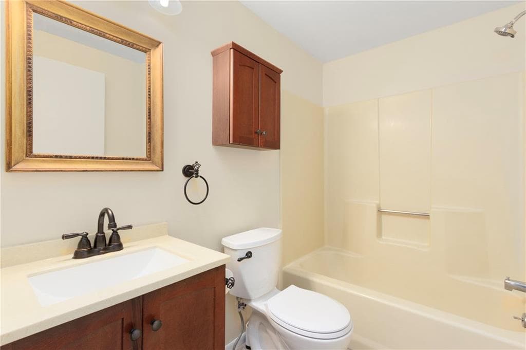 Single Family Residence at 28 Elmer Avenue, Warwick, photo 4 of 19