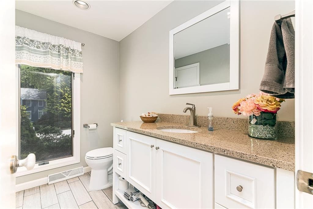 Single Family Residence at 104 Alpine Estates Drive, Cranston, photo 16 of 47