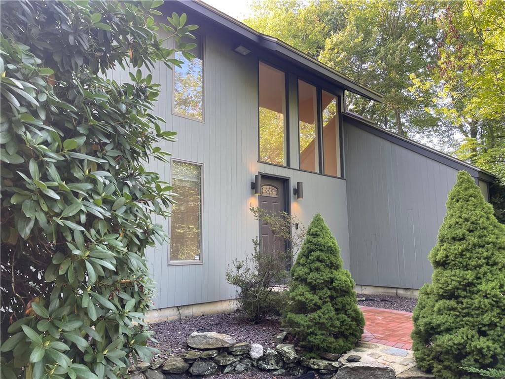 Single Family Residence at 104 Alpine Estates Drive, Cranston, photo 3 of 47