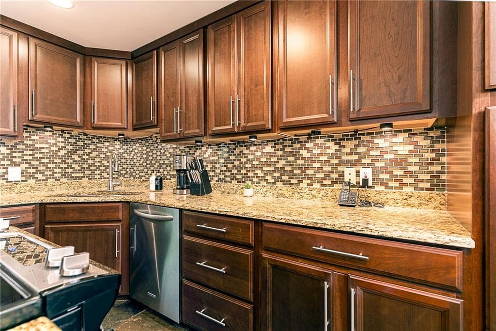 Single Family Residence at 104 Alpine Estates Drive, Cranston, photo 10 of 47