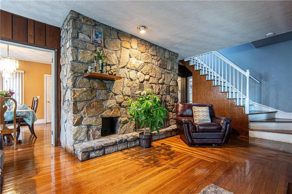 Single Family Residence at 16 Riverfarm Road, Cranston, photo 5 of 17