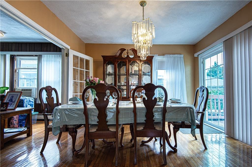 Single Family Residence at 16 Riverfarm Road, Cranston, photo 4 of 17