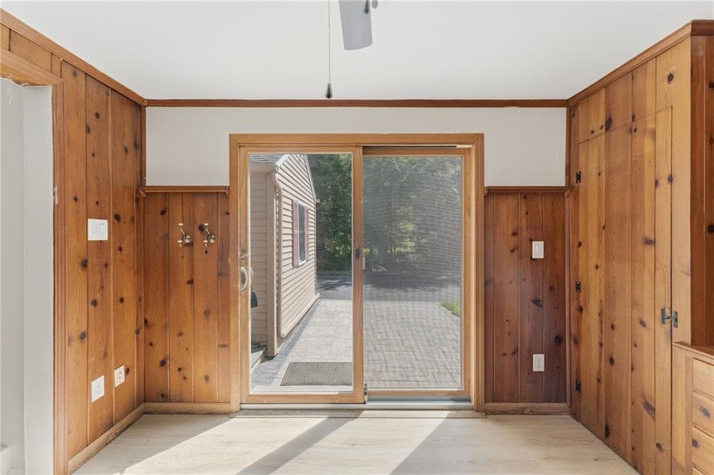 Single Family Residence at 430 Ten Rod Road, Exeter, photo 7 of 31