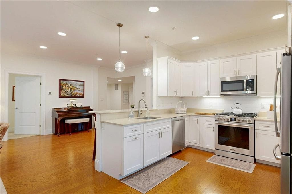 1404 South County Trail UNIT 203 photo 11
