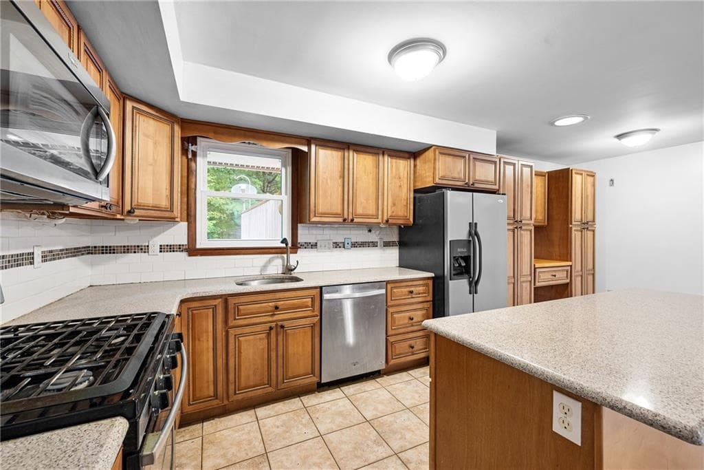 Single Family Residence at 2157 Middle Road, East Greenwich, photo 8 of 25