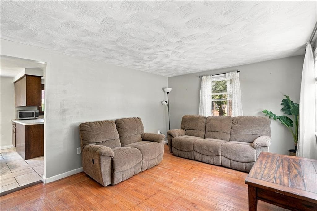 Single Family Residence at 197 Glen Drive, Warwick, photo 6 of 35