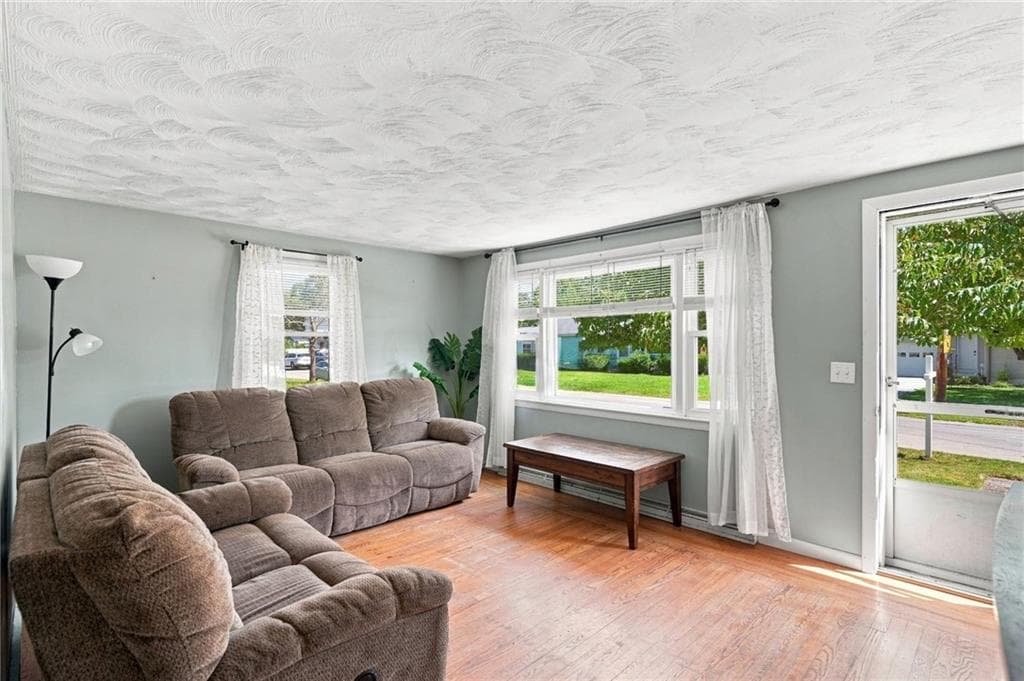Single Family Residence at 197 Glen Drive, Warwick, photo 7 of 35
