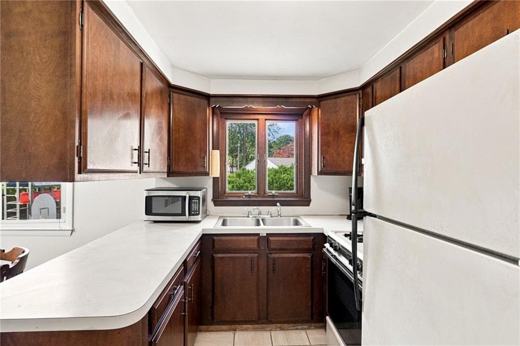 Single Family Residence at 197 Glen Drive, Warwick, photo 11 of 35