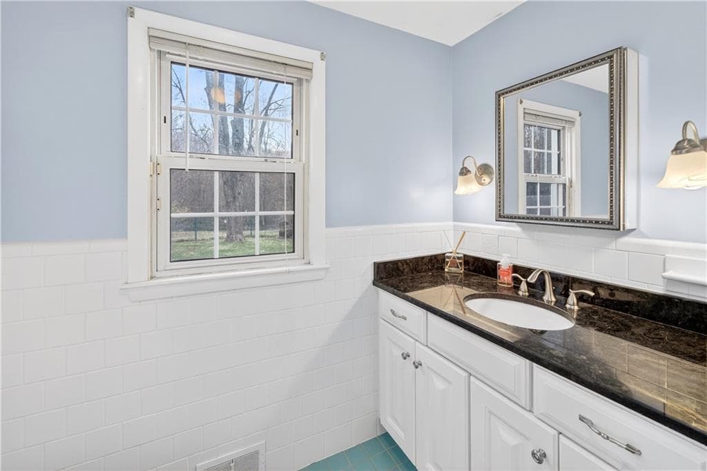 Single Family Residence at 56 Sweet Fern Drive, Cranston, photo 11 of 26