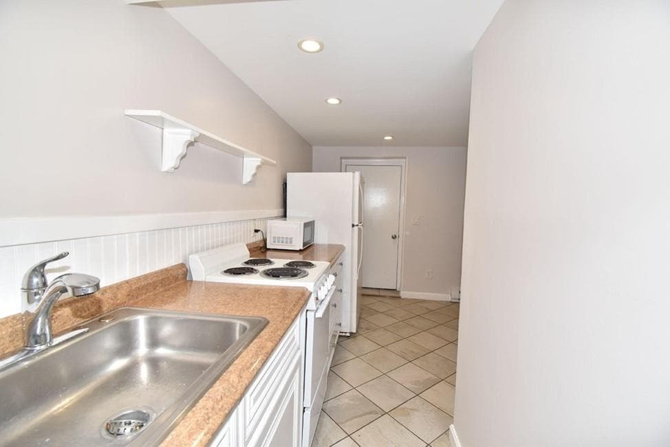 Condominium at 20 Winnapaug Road UNIT B7, Westerly, photo 7 of 14