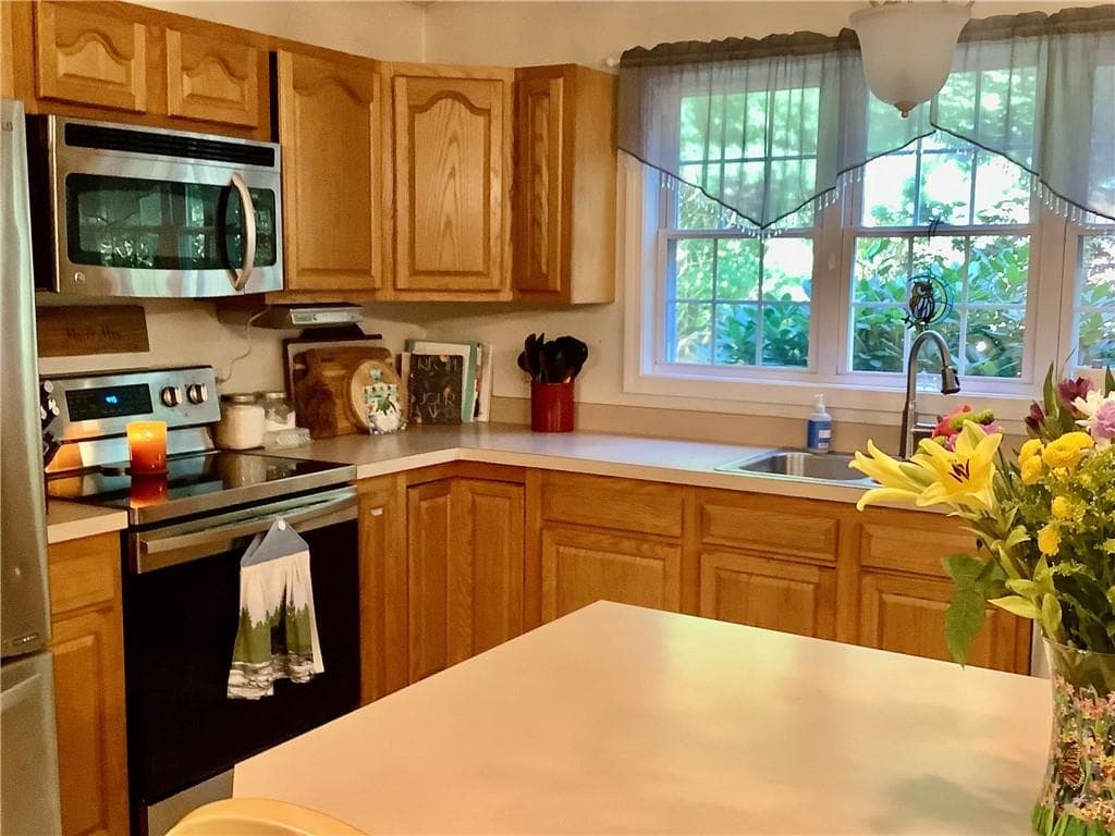 Single Family Residence at 163 Lake Washington Drive, Glocester, photo 6 of 36