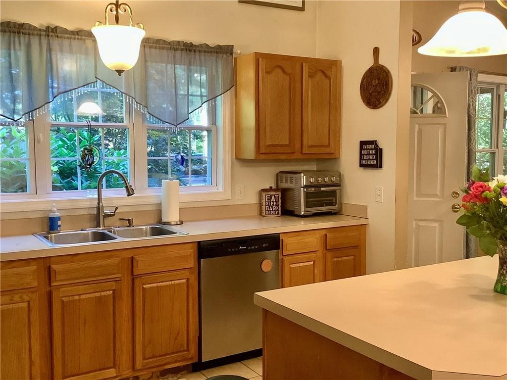 Single Family Residence at 163 Lake Washington Drive, Glocester, photo 7 of 36