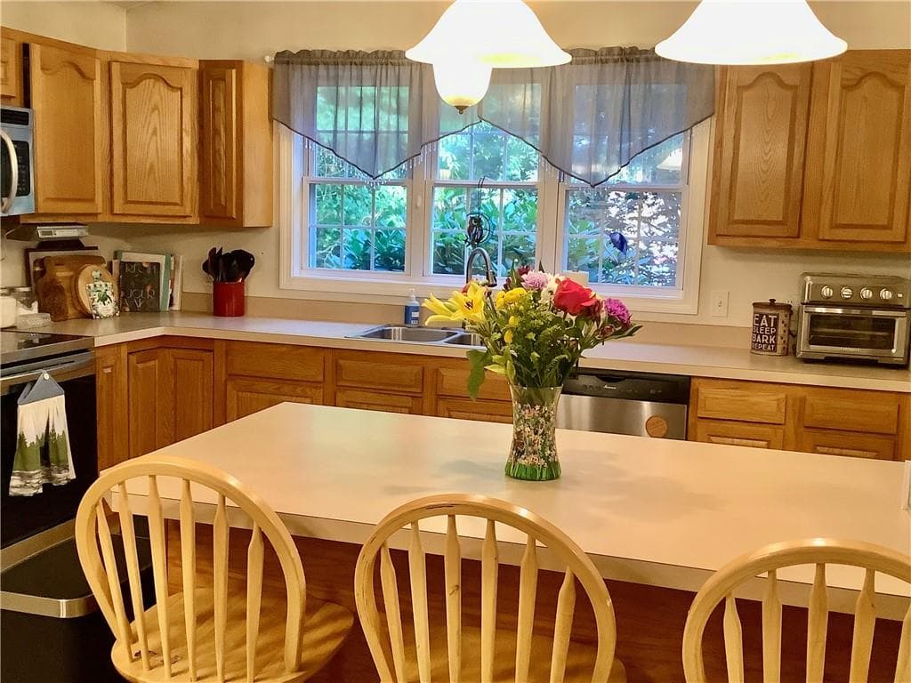 Single Family Residence at 163 Lake Washington Drive, Glocester, photo 4 of 36