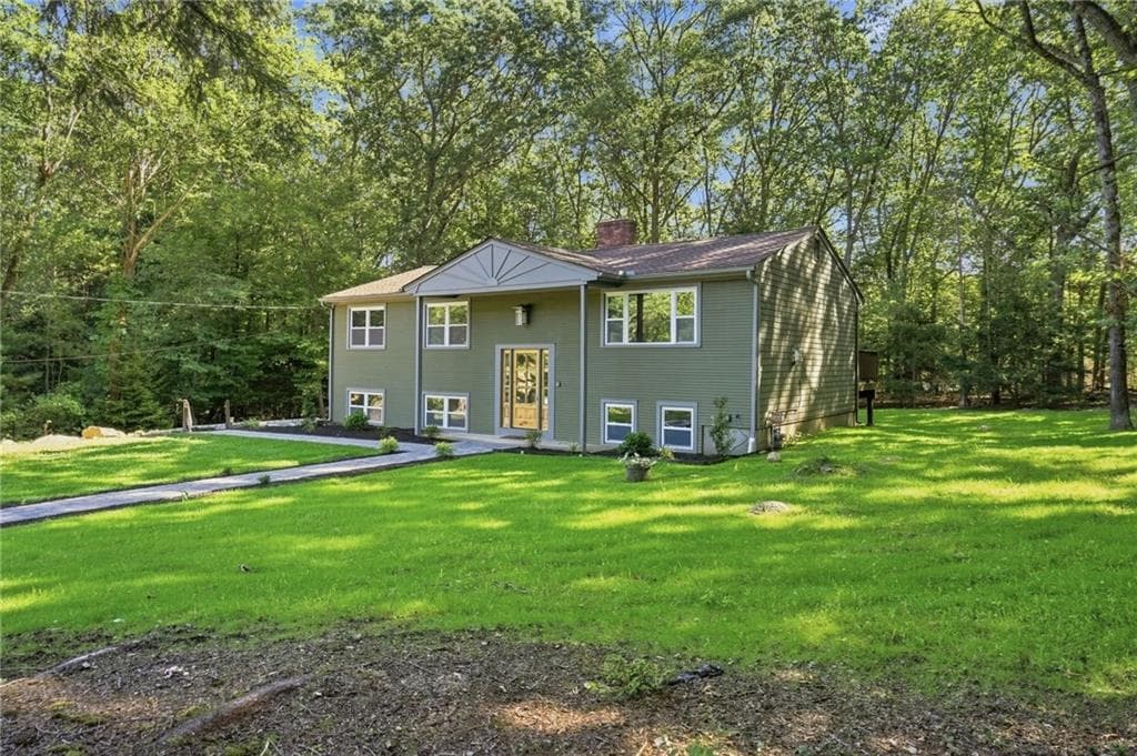 Single Family Residence at 154 Spring Valley Drive, East Greenwich, photo 2 of 29