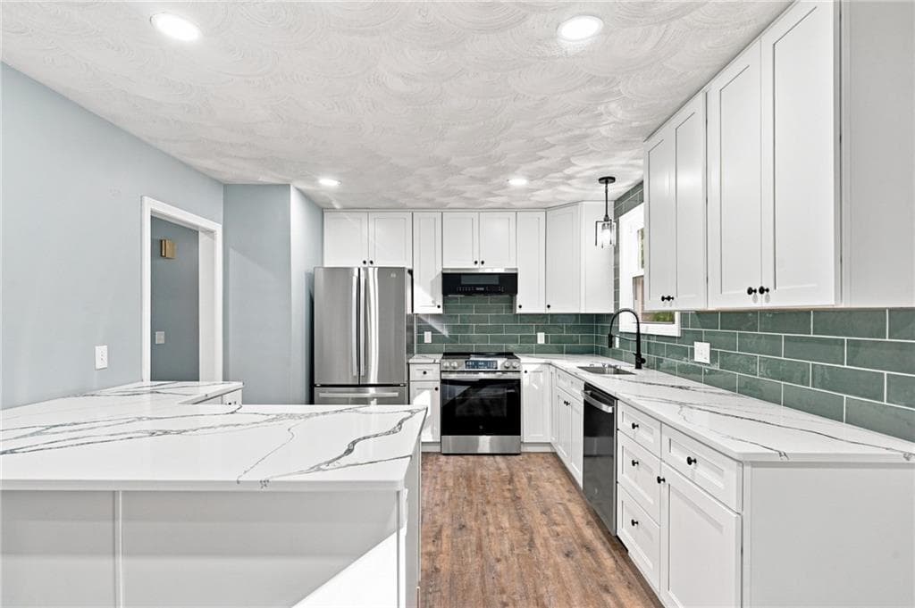 Single Family Residence at 154 Spring Valley Drive, East Greenwich, photo 13 of 29