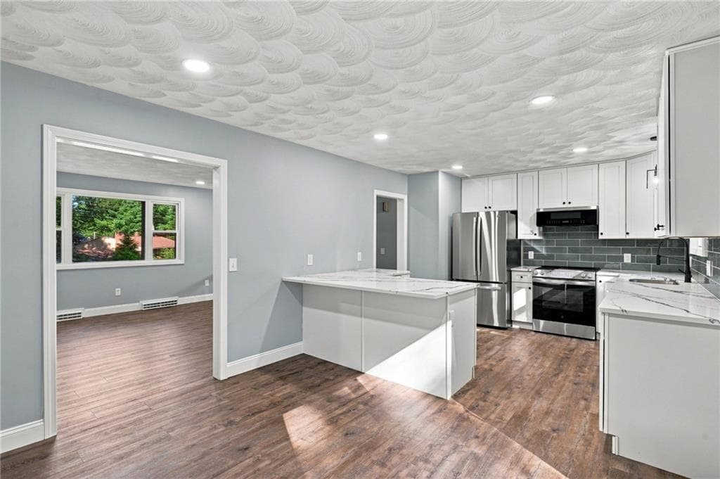 Single Family Residence at 154 Spring Valley Drive, East Greenwich, photo 17 of 29