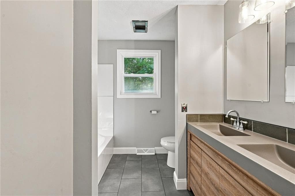 Single Family Residence at 154 Spring Valley Drive, East Greenwich, photo 22 of 29