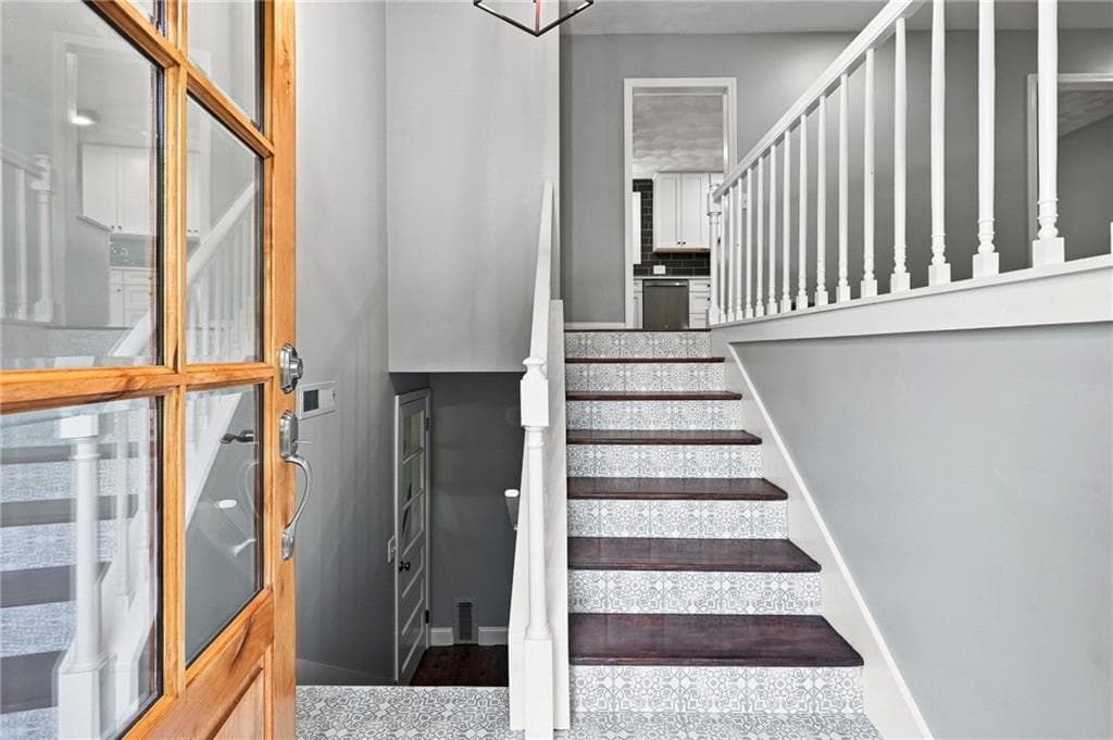 Single Family Residence at 154 Spring Valley Drive, East Greenwich, photo 7 of 29