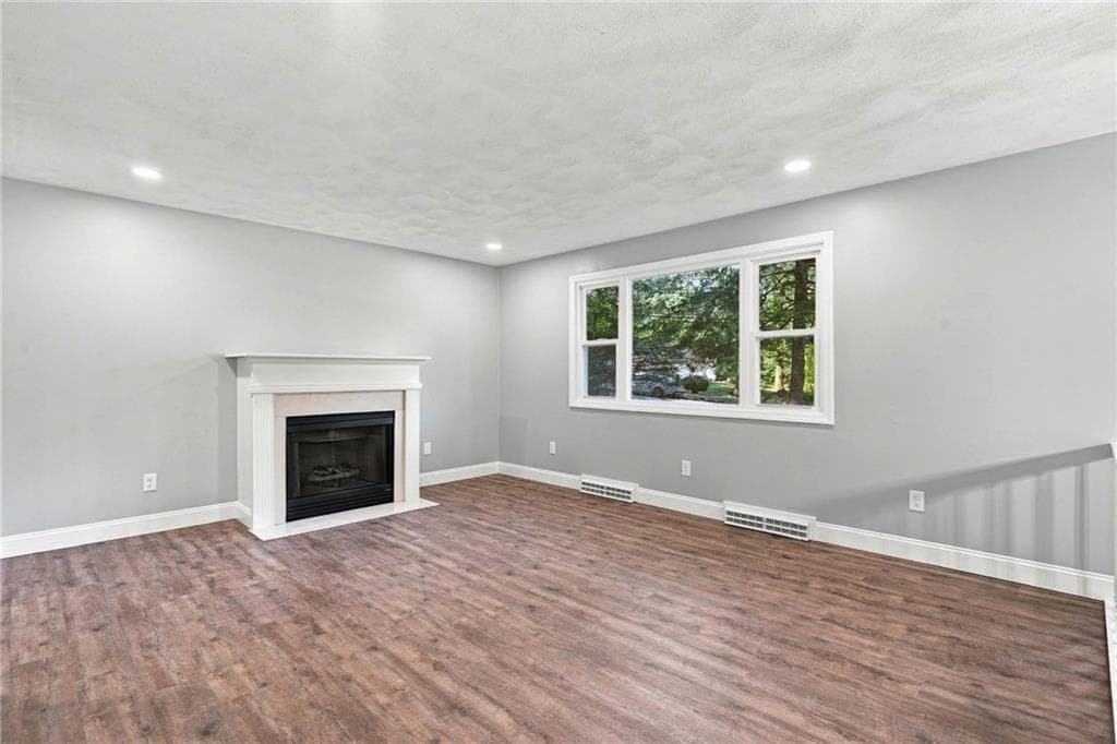 Single Family Residence at 154 Spring Valley Drive, East Greenwich, photo 9 of 29