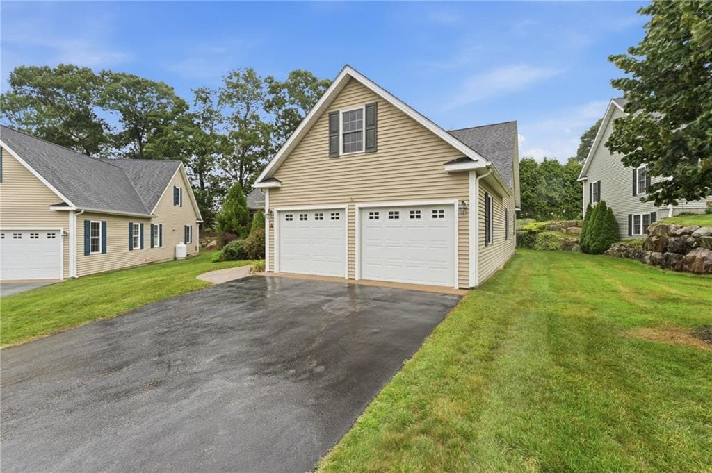 Condominium at 31 Butterfly Drive, Westerly, photo 43 of 49