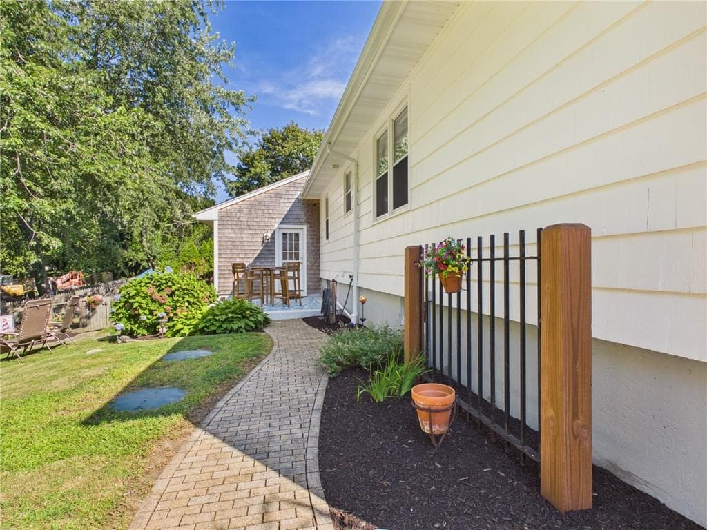 Single Family Residence at 96 Lepes Road, Tiverton, photo 6 of 35