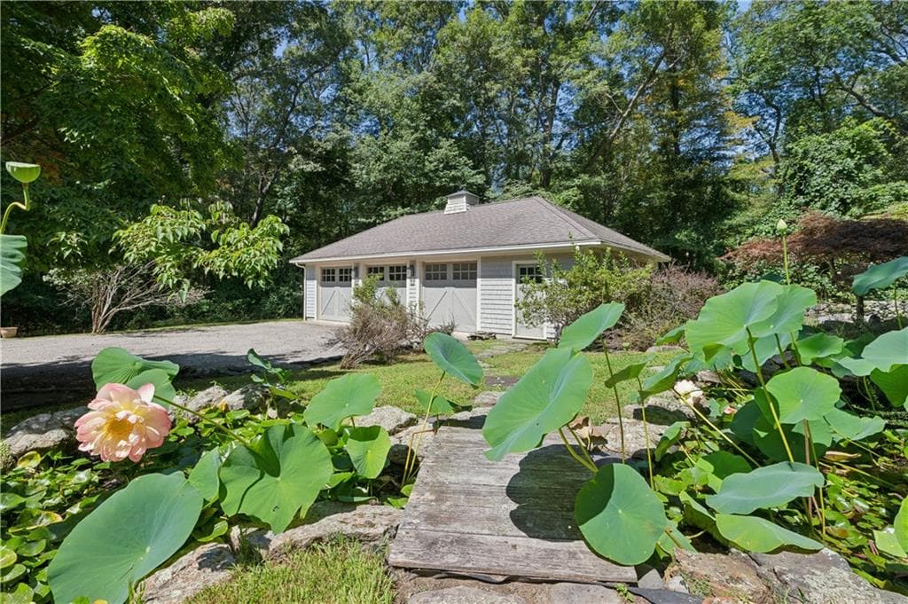 Single Family Residence at 24 Constellation Court, Jamestown, photo 4 of 49