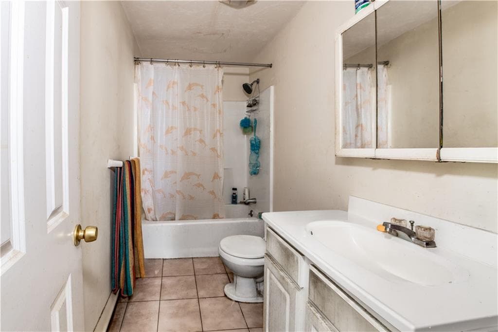 Multi Family at 421 Broad Street, Cumberland, photo 6 of 16