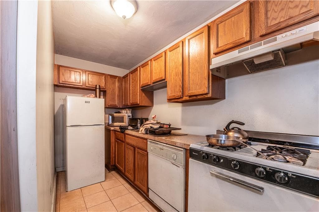 Multi Family at 421 Broad Street, Cumberland, photo 13 of 16