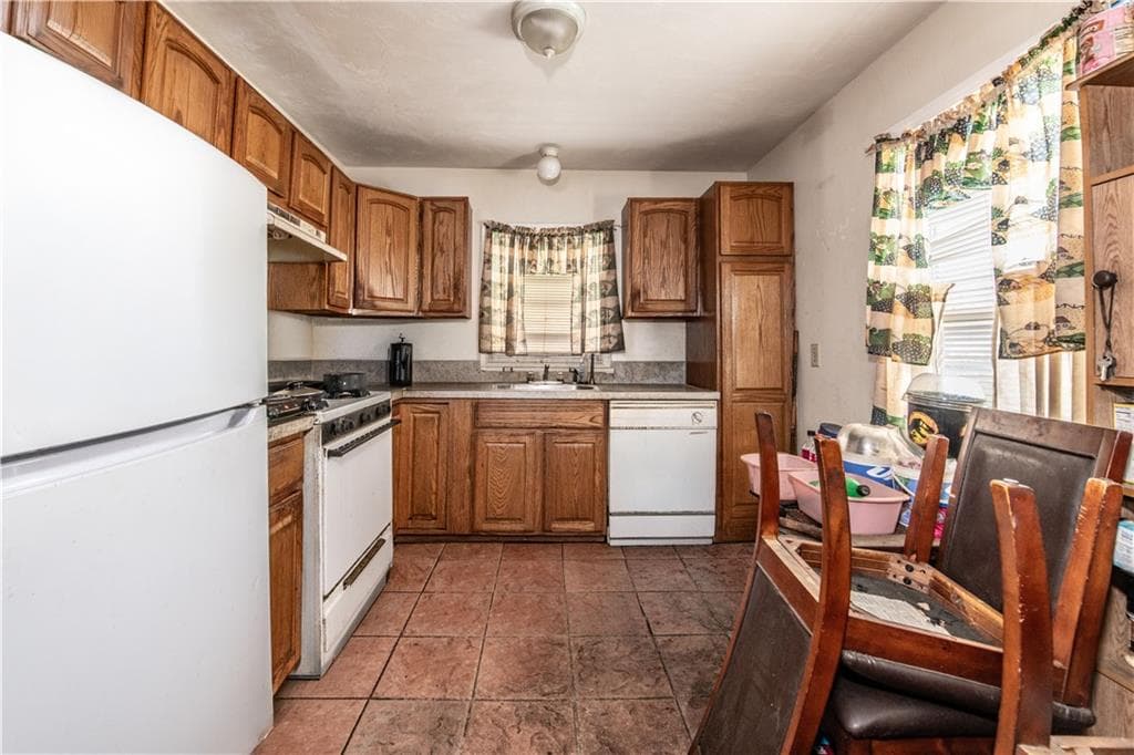 Multi Family at 421 Broad Street, Cumberland, photo 4 of 16