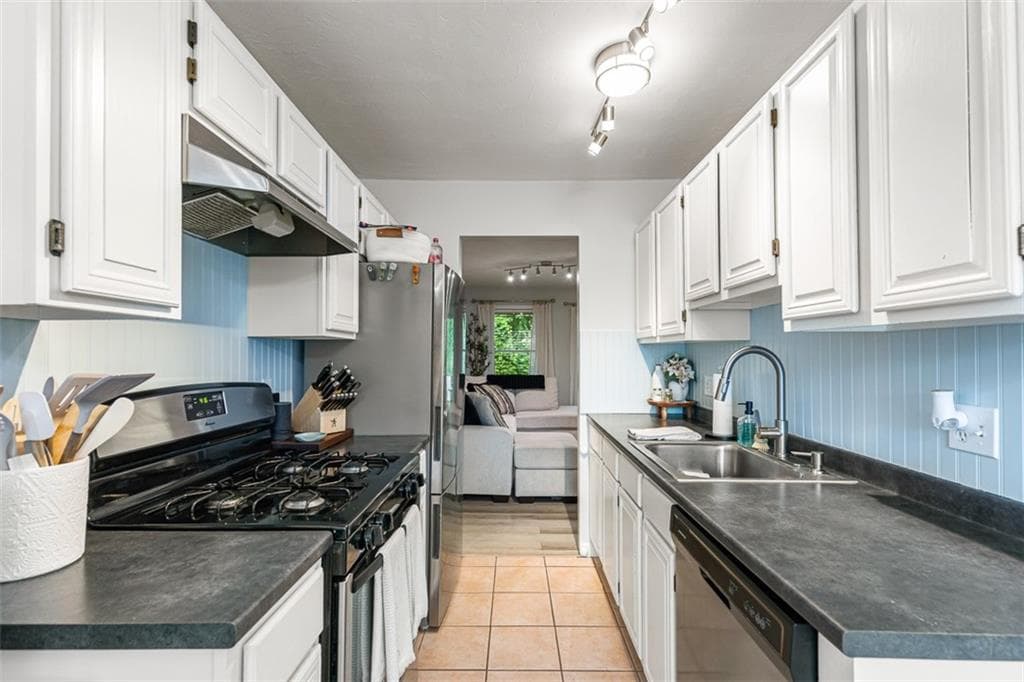 Condominium at 200 Heroux Boulevard UNIT 203, Cumberland, photo 8 of 27