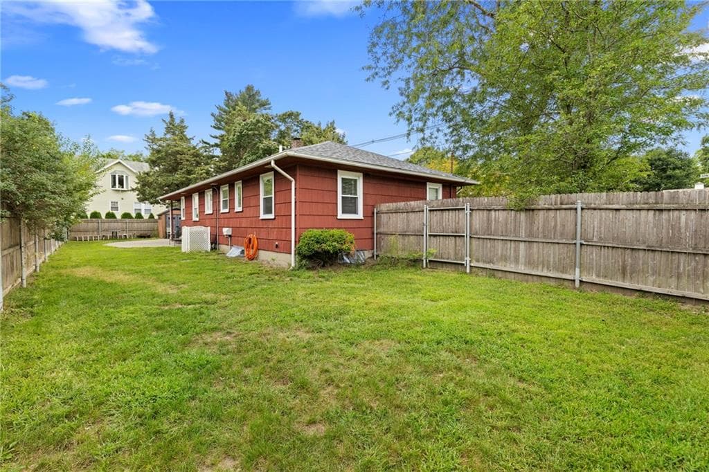 Single Family Residence at 30 Farnum Road, Warwick, photo 45 of 46