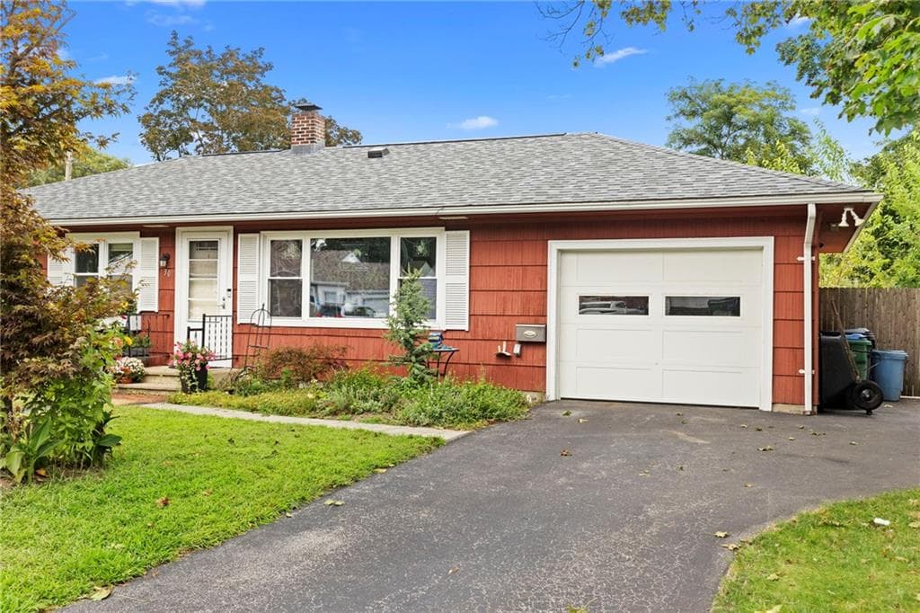 Single Family Residence at 30 Farnum Road, Warwick, photo 4 of 46