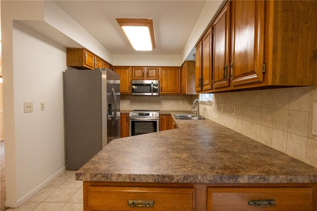 Condominium at 626 Smithfield Road UNIT 701, North Providence, photo 12 of 24