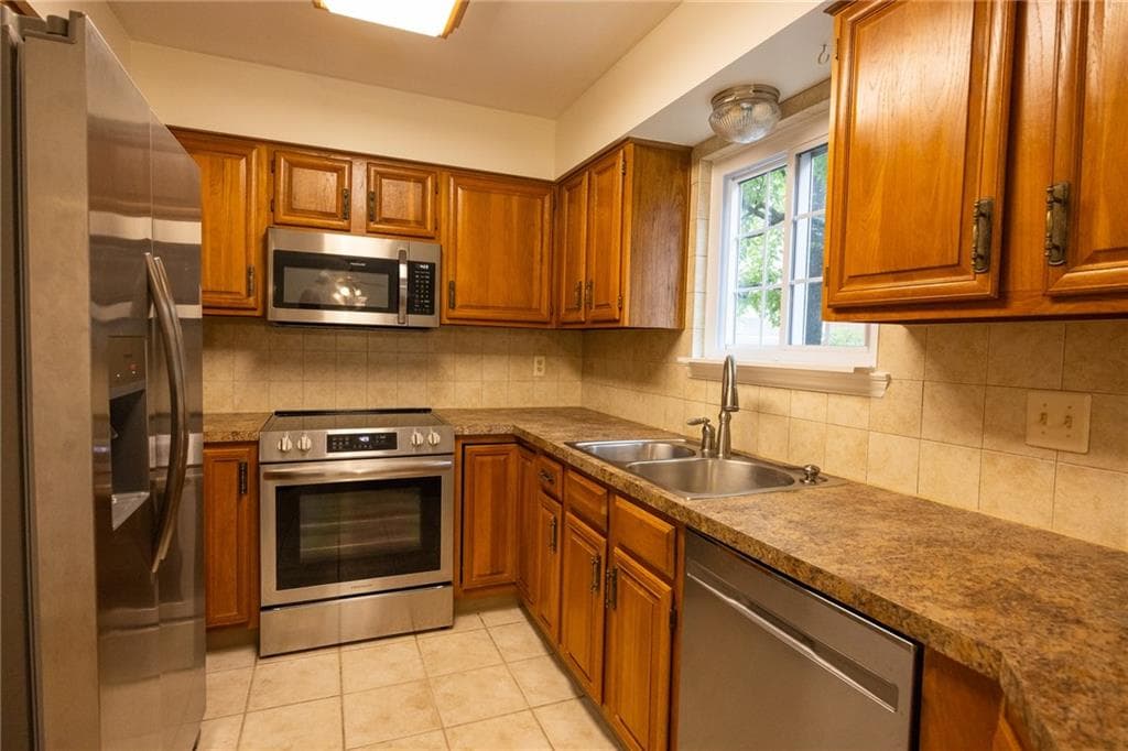 Condominium at 626 Smithfield Road UNIT 701, North Providence, photo 10 of 24
