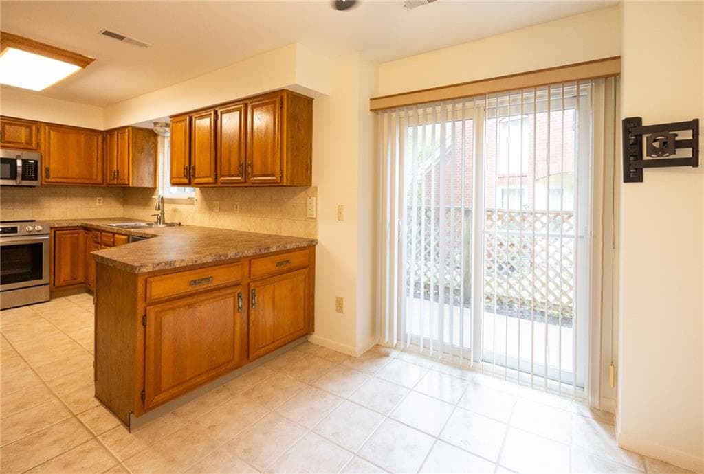 Condominium at 626 Smithfield Road UNIT 701, North Providence, photo 11 of 24
