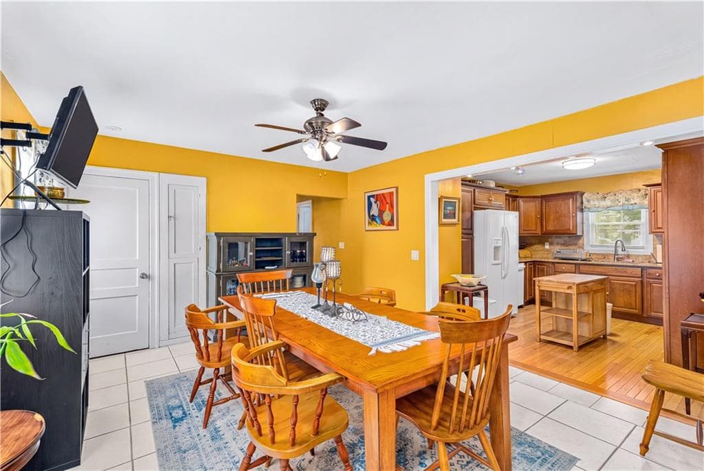 Single Family Residence at 39 Bolton Avenue, Providence, photo 23 of 41