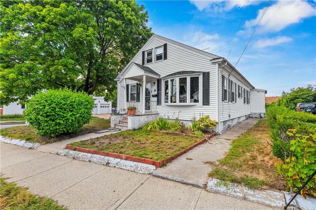 Single Family Residence at 39 Bolton Avenue, Providence, photo 2 of 41