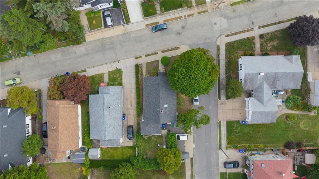 Single Family Residence at 39 Bolton Avenue, Providence, photo 13 of 41