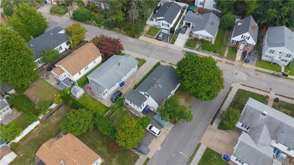 Single Family Residence at 39 Bolton Avenue, Providence, photo 12 of 41