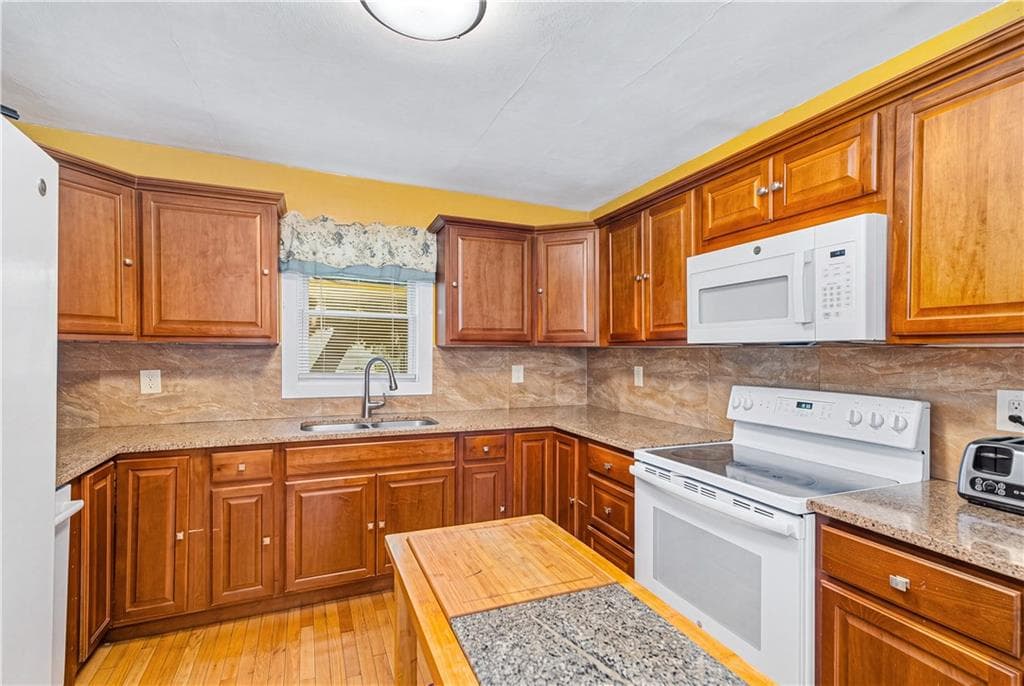 Single Family Residence at 39 Bolton Avenue, Providence, photo 26 of 41