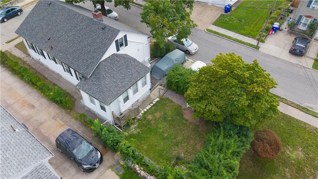 Single Family Residence at 39 Bolton Avenue, Providence, photo 7 of 41